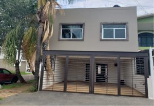 CASA JARDINES DE LA RIVERA--13