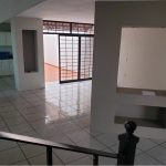 CASA-JARDINES-DE-LA-RIVERA-Sala, escalera